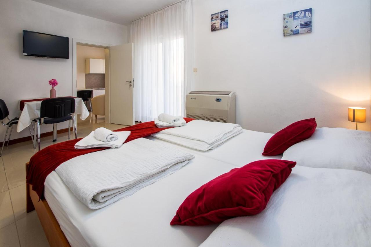 Apartments Toni 2000 Подстрана Екстериор снимка