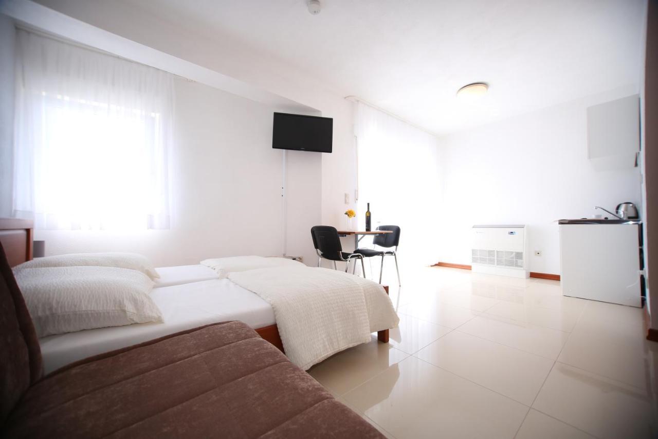 Apartments Toni 2000 Подстрана Екстериор снимка