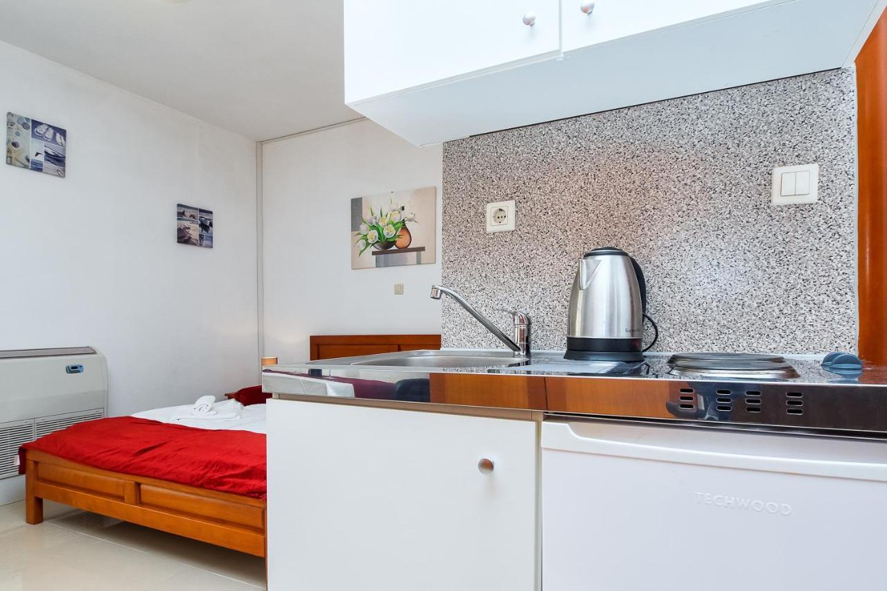 Apartments Toni 2000 Подстрана Екстериор снимка